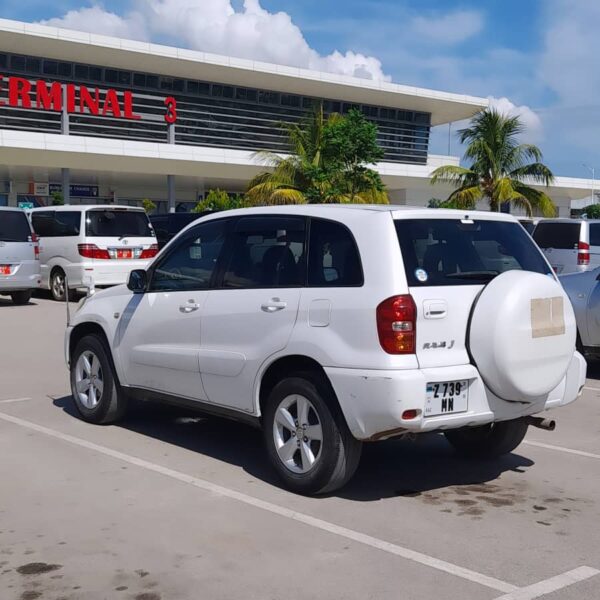 Toyota RAV4 - Image 2