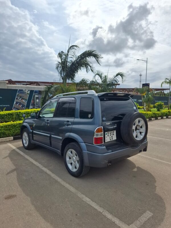 Suzuki Escudo - Image 4